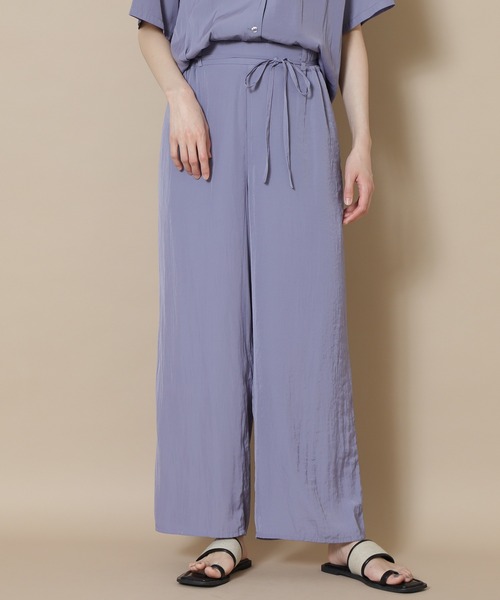 N.(N. Natural Beauty Basic)(エヌエヌナチュラルビューティーベーシック)の「◆パウダーサテンリラックスパンツ(その他パンツ・レディース・チャコールグレー/ブルー/モカ・MEDIUM)」の4枚目の写真