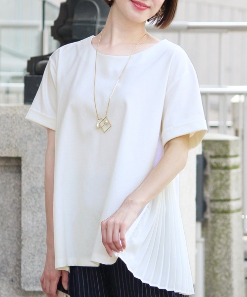 ElegChic(エレグシック)の「サイド プリーツ トップス(Tシャツ/カットソー・レディース・カーキ/ブラック/ネイビー/オフホワイト/ベージュ・F)」の2枚目の写真