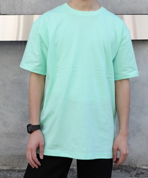United Athle(ユナイテッドアスレ)の「United Athle/ユナイテッドアスレ 5.6オンス ハイクオリティー Tシャツ(Tシャツ/カットソー・メンズ・ブラック/ベージュ/グレー/オフホワイト/グリーン系その他/オレンジ系その他・MEDIUM/LARGE/X-LARGE/SMALL)」の5枚目の写真