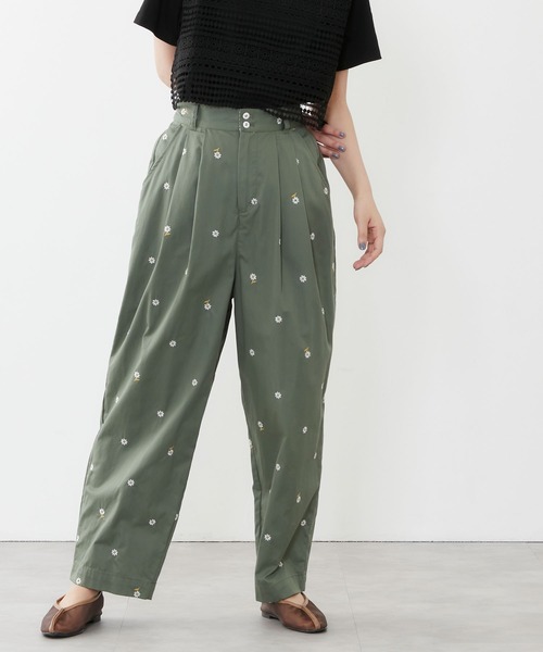 POU DOU DOU（プードゥドゥ）の「デイジー刺繍タックパンツ（その他パンツ・レディース・ベージュ/ネイビー/カーキ・3）」の13枚目の写真