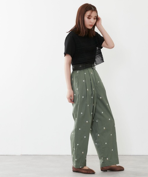 POU DOU DOU（プードゥドゥ）の「デイジー刺繍タックパンツ（その他パンツ・レディース・ベージュ/ネイビー/カーキ・3）」の14枚目の写真