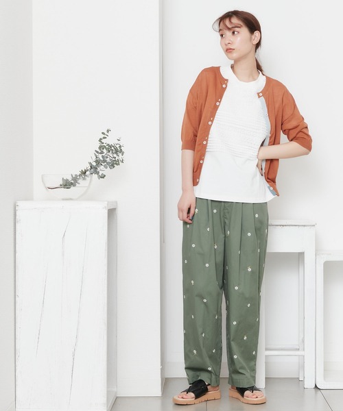 POU DOU DOU（プードゥドゥ）の「デイジー刺繍タックパンツ（その他パンツ・レディース・ベージュ/ネイビー/カーキ・3）」の18枚目の写真