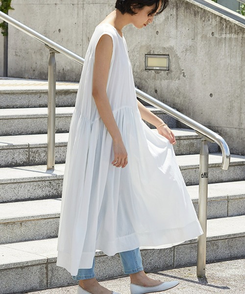 OMNES（オムネス）の「綿サテンガーゼ 後ヨークギャザーワンピース（ワンピース・レディース・オフホワイト/グレー系その他/サーモンピンク/チャコール・FREE）」の10枚目の写真