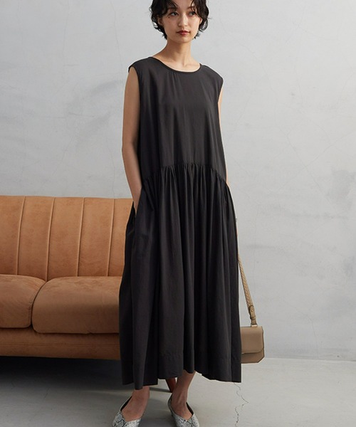 OMNES（オムネス）の「綿サテンガーゼ 後ヨークギャザーワンピース（ワンピース・レディース・オフホワイト/グレー系その他/サーモンピンク/チャコール・FREE）」の17枚目の写真