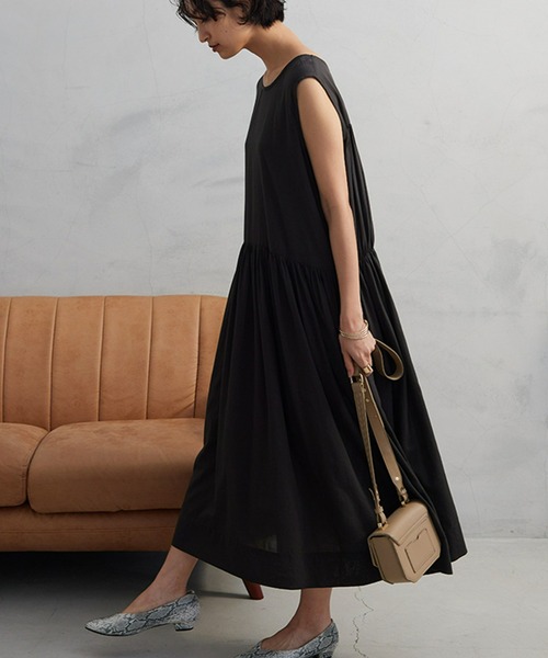 OMNES（オムネス）の「綿サテンガーゼ 後ヨークギャザーワンピース（ワンピース・レディース・オフホワイト/グレー系その他/サーモンピンク/チャコール・FREE）」の20枚目の写真