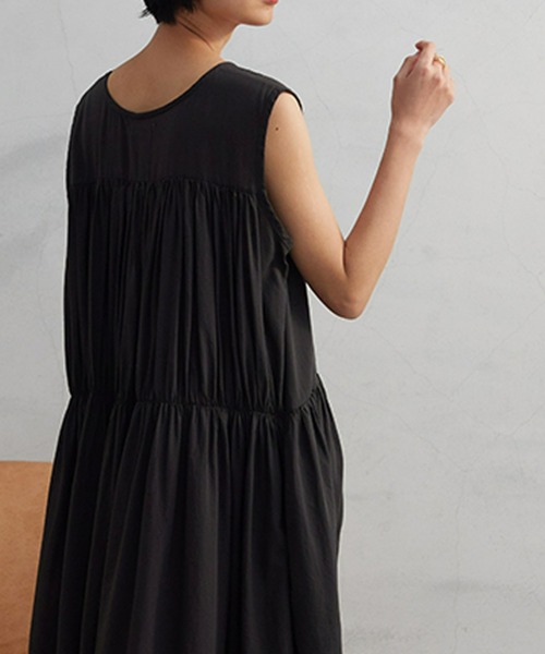 OMNES（オムネス）の「綿サテンガーゼ 後ヨークギャザーワンピース（ワンピース・レディース・オフホワイト/グレー系その他/サーモンピンク/チャコール・FREE）」の21枚目の写真