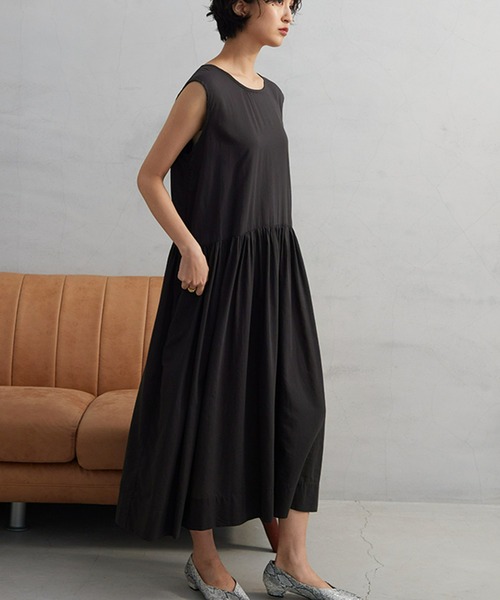 OMNES（オムネス）の「綿サテンガーゼ 後ヨークギャザーワンピース（ワンピース・レディース・オフホワイト/グレー系その他/サーモンピンク/チャコール・FREE）」の22枚目の写真