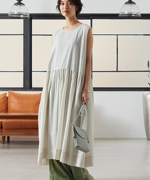 OMNES（オムネス）の「綿サテンガーゼ 後ヨークギャザーワンピース（ワンピース・レディース・オフホワイト/グレー系その他/サーモンピンク/チャコール・FREE）」の11枚目の写真