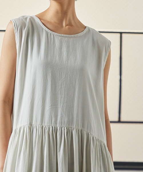 OMNES（オムネス）の「綿サテンガーゼ 後ヨークギャザーワンピース（ワンピース・レディース・オフホワイト/グレー系その他/サーモンピンク/チャコール・FREE）」の13枚目の写真