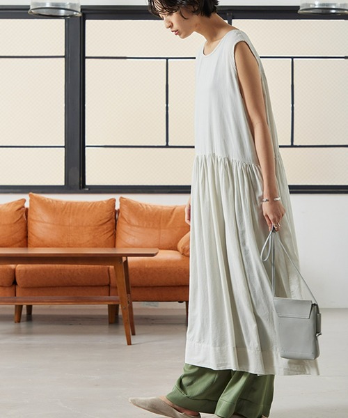 OMNES（オムネス）の「綿サテンガーゼ 後ヨークギャザーワンピース（ワンピース・レディース・オフホワイト/グレー系その他/サーモンピンク/チャコール・FREE）」の14枚目の写真