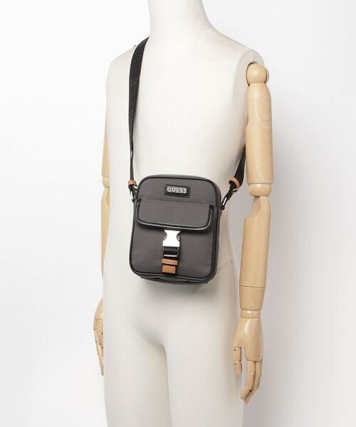 Guess（ゲス）の「MASSA Top Zip Crossbody Flat（ショルダーバッグ・メンズ・ブラック/グレー・ONE SIZE）」の20枚目の写真