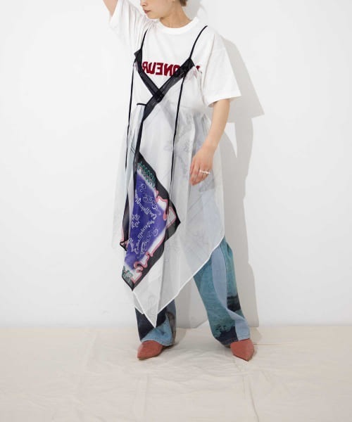 MAISON EUREKA(メゾンエウレカ)の「MAISON EUREKA FLOCKY ME LOGO T-SHIRTS(Tシャツ/カットソー・レディース・ホワイト/グレー・MEDIUM)」の3枚目の写真