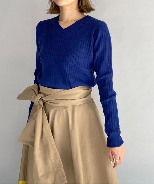 PICCIN（ピッチン）の「太リブVネックニット（ニット/セーター・レディース・ベージュ/パープル/オフホワイト/ブルー/ブルーグレー・M）」の4枚目の写真