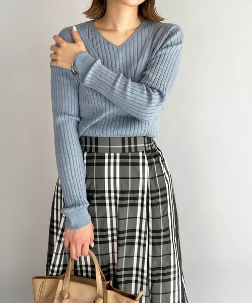 PICCIN（ピッチン）の「太リブVネックニット（ニット/セーター・レディース・ベージュ/パープル/オフホワイト/ブルー/ブルーグレー・M）」の6枚目の写真