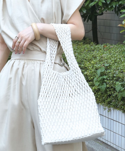 CORNERS（コーナーズ）の「ロープ編みショルダーバッグ（かごバッグ・レディース・ベージュ/イエロー/ピンク/ブラック/ホワイト・FREE）」の8枚目の写真