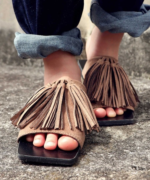 antiqua（アンティカ）の「ボリュームタッセルサンダル（サンダル・キッズ・アッシュブラウン・200/180/170/210/190）」の5枚目の写真