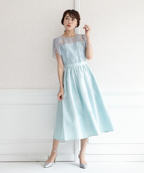 美品AIMERラッフルスリーブフィットフレアフロッキーパーティードレス近年モデル AIMER（エメ）の「レースラッフルスリーブフィット&フレアパーティー