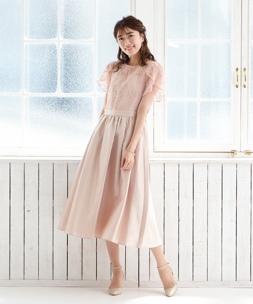 美品AIMERラッフルスリーブフィットフレアフロッキーパーティードレス近年モデル AIMER（エメ）の「レースラッフルスリーブフィット&フレアパーティー