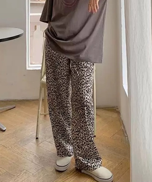 KOR（ケーオーアール）の「アニマル レオパード柄 豹柄 ストレートワイドパンツ（その他パンツ・レディース・レオパード・M/L/XL/2XL/3XL/4XL/5XL）」の4枚目の写真