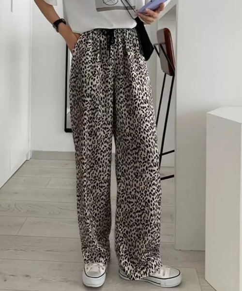KOR（ケーオーアール）の「アニマル レオパード柄 豹柄 ストレートワイドパンツ（その他パンツ・レディース・レオパード・M/L/XL/2XL/3XL/4XL/5XL）」の3枚目の写真