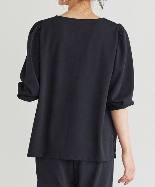 Pierrot(ピエロ)の「ペアスキンキーネックブラウス(Tシャツ/カットソー・レディース・キャメル/ブラック/ダークネイビー・M/L)」の9枚目の写真