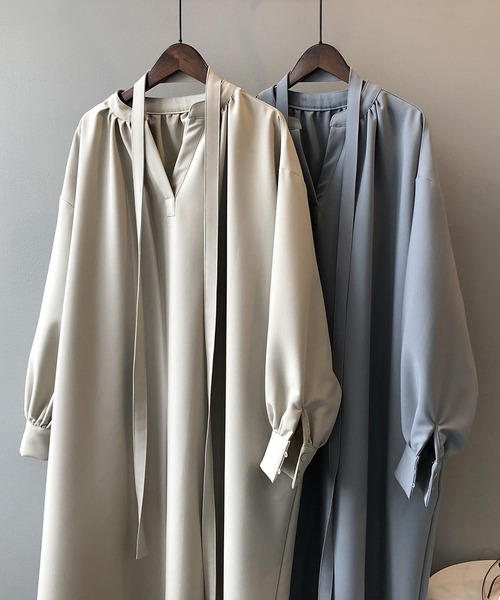 Bifrost(ビフレスト)の「サテンライクシャツワンピース(シャツワンピース・レディース・ベージュ/ブルー・M/L)」の22枚目の写真