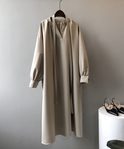 Bifrost(ビフレスト)の「サテンライクシャツワンピース(シャツワンピース・レディース・ベージュ/ブルー・M/L)」の4枚目の写真