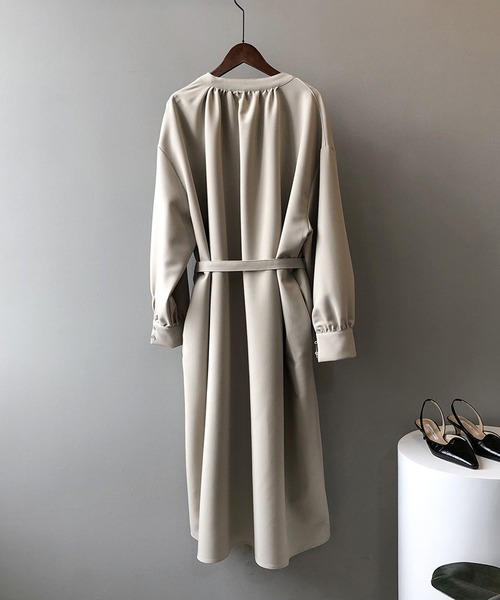 Bifrost(ビフレスト)の「サテンライクシャツワンピース(シャツワンピース・レディース・ベージュ/ブルー・M/L)」の5枚目の写真