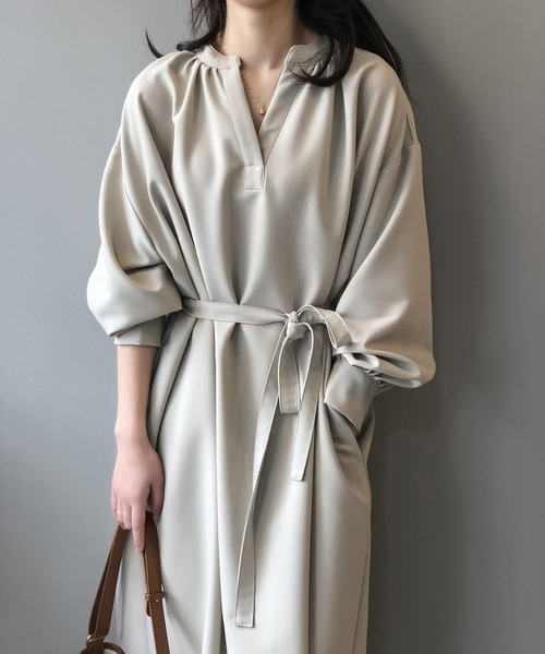 Bifrost(ビフレスト)の「サテンライクシャツワンピース(シャツワンピース・レディース・ベージュ/ブルー・M/L)」の3枚目の写真