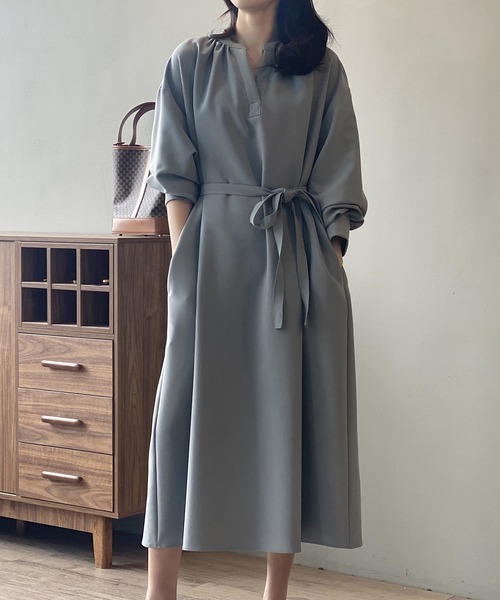 Bifrost(ビフレスト)の「サテンライクシャツワンピース(シャツワンピース・レディース・ベージュ/ブルー・M/L)」の11枚目の写真