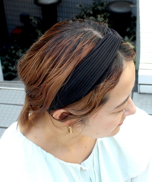yield(イールド)の「【yield select】クロストップ ヘアバンド ESN-001NES-001(ヘアバンド・レディース・チャコールグレー/ブラック/ダークグリーン/ベージュ/ネイビー/グレー/マスタード/ワインレッド/ミント/チェリーピンク/コーラル・FREE)」の2枚目の写真