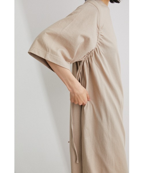 STYLEMIXER（スタイルミキサー）の「アームギャザーワンピース（ワンピース・レディース・ブラック/ベージュ/レッド・SMALL/MEDIUM）」の6枚目の写真