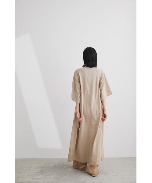 STYLEMIXER（スタイルミキサー）の「アームギャザーワンピース（ワンピース・レディース・ブラック/ベージュ/レッド・SMALL/MEDIUM）」の8枚目の写真