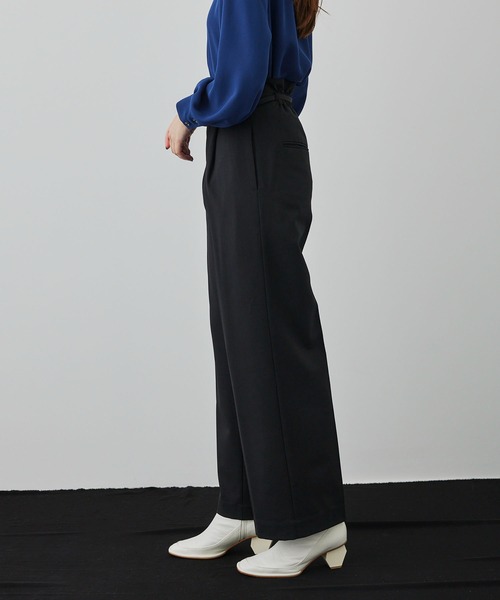 UNITED TOKYO(ユナイテッドトウキョウ)の「ワンタックセミワイドパンツ(スラックス・レディース・ブラック/ブラウン/アイボリー/ブルー・1/2/3)」の11枚目の写真