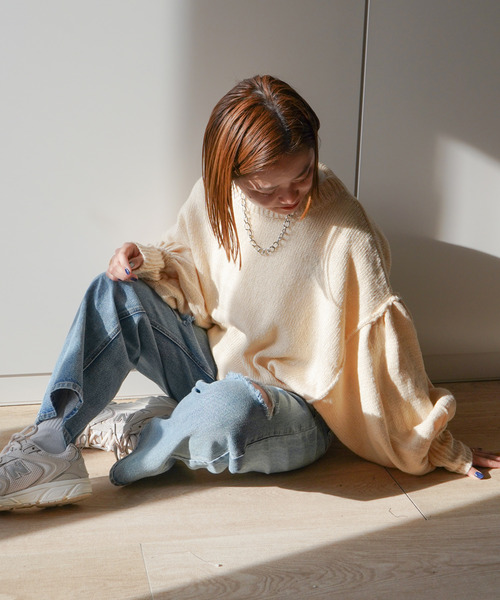 VENCEEXCHANGE（ヴァンスエクスチェンジ）の「【WEB限定】ボリュームドルマンスリーブクルーネックニット（ニット/セーター・レディース・レッド/オフホワイト/ブルー/グリーン・FREE）」の8枚目の写真