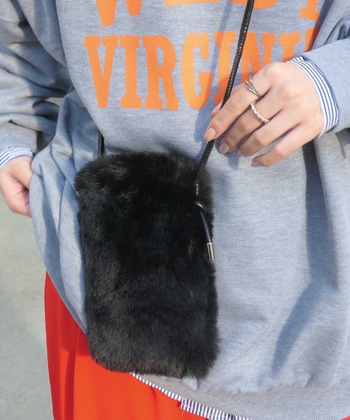 CORNERS（コーナーズ）の「ファーミニショルダーバッグ（ショルダーバッグ・レディース・ブラック/オレンジ/グリーン/アイボリー/モカ/ラベンダー・FREE）」の2枚目の写真