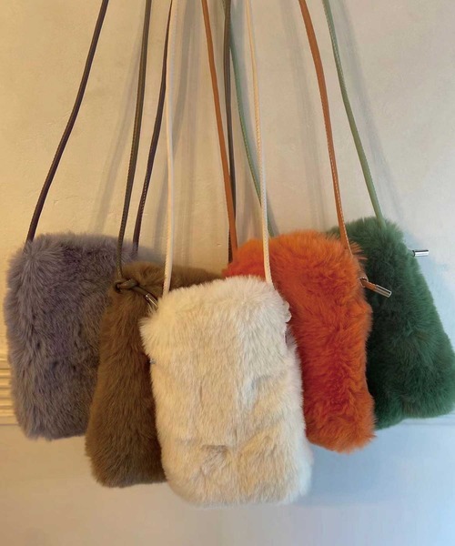 CORNERS（コーナーズ）の「ファーミニショルダーバッグ（ショルダーバッグ・レディース・ブラック/オレンジ/グリーン/アイボリー/モカ/ラベンダー・FREE）」の8枚目の写真