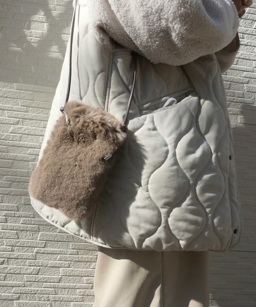 CORNERS（コーナーズ）の「ファーミニショルダーバッグ（ショルダーバッグ・レディース・ブラック/オレンジ/グリーン/アイボリー/モカ/ラベンダー・FREE）」の9枚目の写真