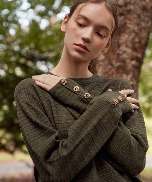 deBURN（デバーン）の「【deBURN 】ゴールドボタン ラウンドニット / gold button round_KN（ニット/セーター・レディース・ライトグレー/カーキ/ブラウン/ブラック/ライトベージュ・FREE）」の9枚目の写真