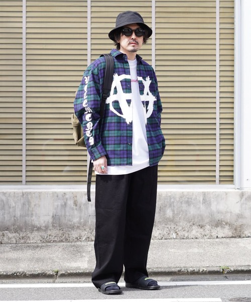 VETEMENTS（ヴェトモン）の「VETEMENTS / ヴェトモン：LOGO LABEL T-SHIRT：UE52TR120[RIP]（Tシャツ/カットソー・メンズ・ブラック×ホワイト/ホワイト×ピンク・S/M/XS）」の20枚目の写真