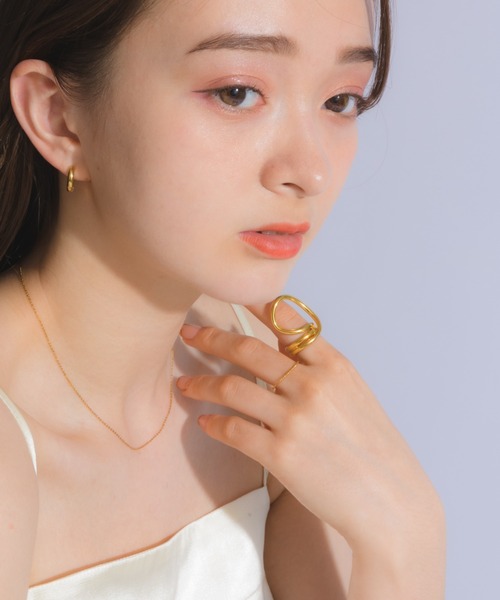 muku（ムク）の「金属アレルギー対応 ワインディングモチーフリング/サージカルステンレス（リング・レディース・シルバー/ゴールド・11/13）」の4枚目の写真