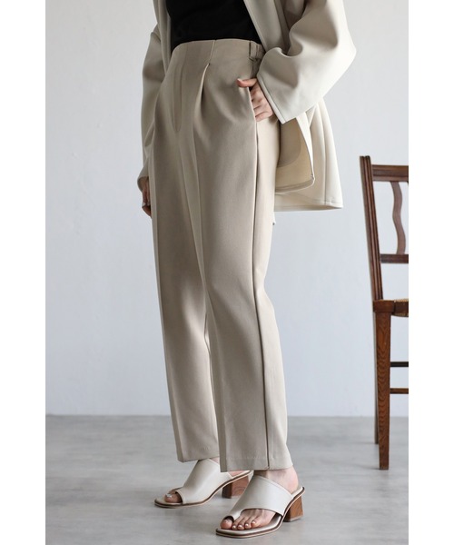 Bonjour Sagan(ボンジュールサガン)の「バックゴムセンタープレスパンツ(スラックス・レディース・ブラック/ベージュ/ブルー/グリーン・M/L)」の2枚目の写真