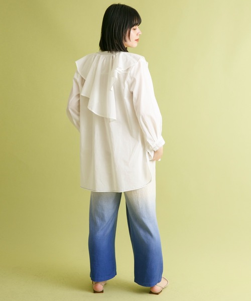 Eimee Law(エイミーロウ)の「フリル衿SETギャザーブラウス(シャツ/ブラウス・レディース・ブラック/オフホワイト/ライトグリーン/サックスブルー・38)」の11枚目の写真
