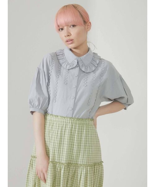 merry jenny（メリージェニー）の「flowerテープフリルカラーブラウス（シャツ/ブラウス・レディース・ブラック/ライトブルー/オフホワイト・FREE）」の3枚目の写真