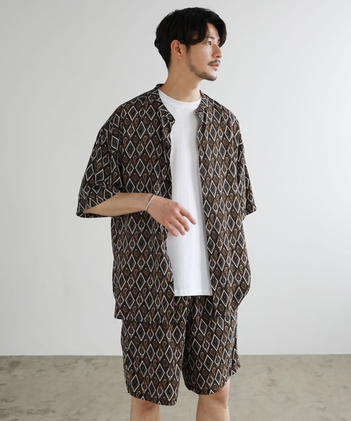 LIL VENDARS（リルヴェンダース）の「【巾着付き3点セット】レーヨン半袖バンドカラーシャツ＆ショートパンツ ショーツ セットアップ（シャツ/ブラウス・メンズ・チャコールグレー/ライトグレー/ブラック/ネイビー/カーキ/ブルー/アッシュ/ブラック系/グレー系/ブラウン系/サックスブルー系/ストライプ/アイボリー/ブラック系1・M/L/XL）」の3枚目の写真