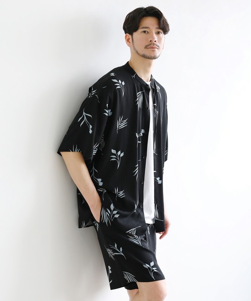 LIL VENDARS（リルヴェンダース）の「【巾着付き3点セット】レーヨン半袖バンドカラーシャツ＆ショートパンツ ショーツ セットアップ（シャツ/ブラウス・メンズ・チャコールグレー/ライトグレー/ブラック/ネイビー/カーキ/ブルー/アッシュ/ブラック系/グレー系/ブラウン系/サックスブルー系/ストライプ/アイボリー/ブラック系1・M/L/XL）」の4枚目の写真