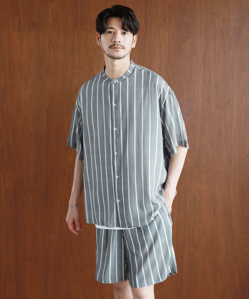 LIL VENDARS（リルヴェンダース）の「【巾着付き3点セット】レーヨン半袖バンドカラーシャツ＆ショートパンツ ショーツ セットアップ（シャツ/ブラウス・メンズ・チャコールグレー/ライトグレー/ブラック/ネイビー/カーキ/ブルー/アッシュ/ブラック系/グレー系/ブラウン系/サックスブルー系/ストライプ/アイボリー/ブラック系1・M/L/XL）」の8枚目の写真