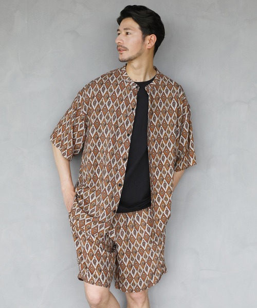 LIL VENDARS（リルヴェンダース）の「【巾着付き3点セット】レーヨン半袖バンドカラーシャツ＆ショートパンツ ショーツ セットアップ（シャツ/ブラウス・メンズ・チャコールグレー/ライトグレー/ブラック/ネイビー/カーキ/ブルー/アッシュ/ブラック系/グレー系/ブラウン系/サックスブルー系/ストライプ/アイボリー/ブラック系1・M/L/XL）」の9枚目の写真