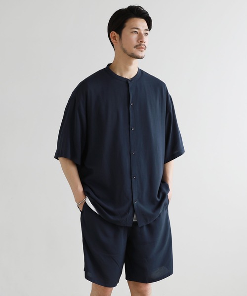 LIL VENDARS（リルヴェンダース）の「【巾着付き3点セット】レーヨン半袖バンドカラーシャツ＆ショートパンツ ショーツ セットアップ（シャツ/ブラウス・メンズ・チャコールグレー/ライトグレー/ブラック/ネイビー/カーキ/ブルー/アッシュ/ブラック系/グレー系/ブラウン系/サックスブルー系/ストライプ/アイボリー/ブラック系1・M/L/XL）」の11枚目の写真