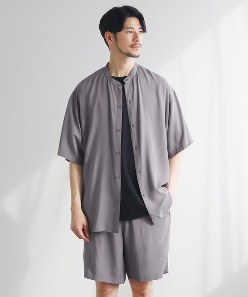 LIL VENDARS（リルヴェンダース）の「【巾着付き3点セット】レーヨン半袖バンドカラーシャツ＆ショートパンツ ショーツ セットアップ（シャツ/ブラウス・メンズ・チャコールグレー/ライトグレー/ブラック/ネイビー/カーキ/ブルー/アッシュ/ブラック系/グレー系/ブラウン系/サックスブルー系/ストライプ/アイボリー/ブラック系1・M/L/XL）」の7枚目の写真